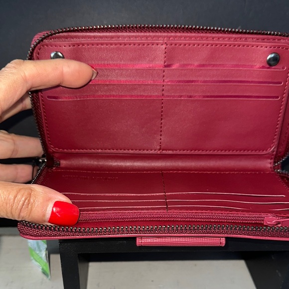 Badgley Mischka Crimson Textured Wallet - Picture 2 of 4